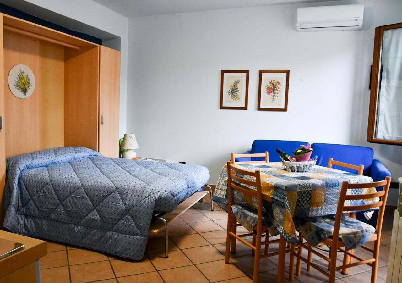 Cisano sul Neva Gli Angeli Agriturismo 빌라 외부 사진